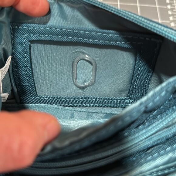 Thirty-one Free To Be Soft Teal Pop Medallion Wristlet Wallet Crossbody Bag - Picture 6 of 6